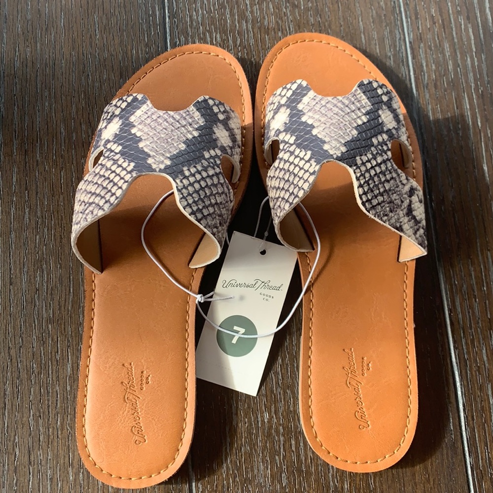 BNWT Universal Thread sandals from Target size 7